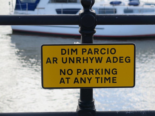 Street sign with both English and Welsh phrases