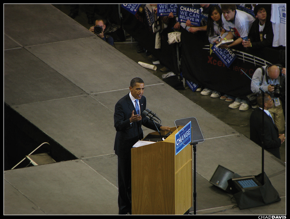 Photo of Barak Obama using teleprompters